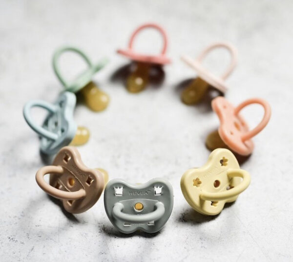HEVEA_Product_Pacifier_Gorgeous-grey_Orthodontic_3-36mth_5710087420312